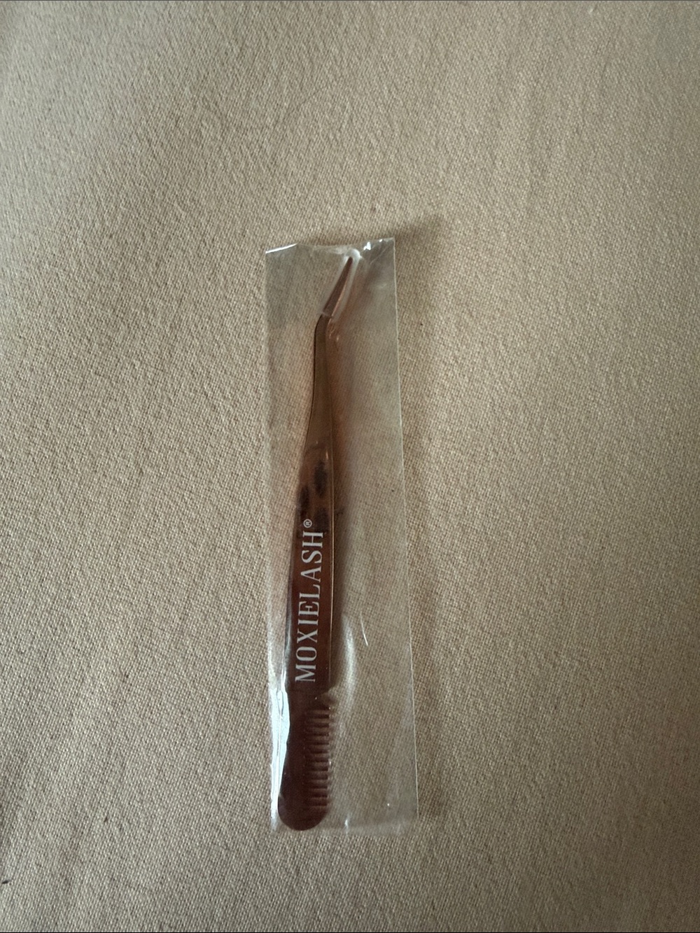 MOXIELASH rise gold applicator with Built-in Comb